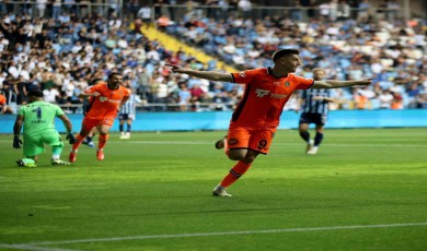 Trendyol Süper Lig: Adana Demirspor: 1 - RAMS Başakşehir: 4 (İlk yarı)