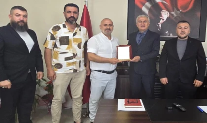 Dünya Türk Birliği’nde Bursa İl Göç İdaresi’ne nezaket