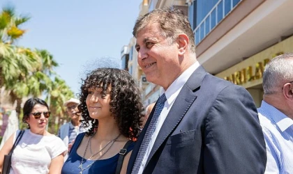 İzmir gençlere kucak açıyor